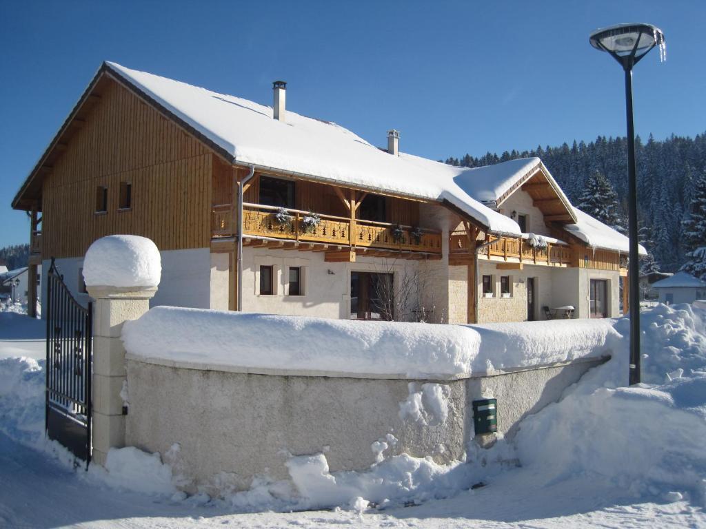 La Tour Du Coq Dore Granges-Narboz Buitenkant foto